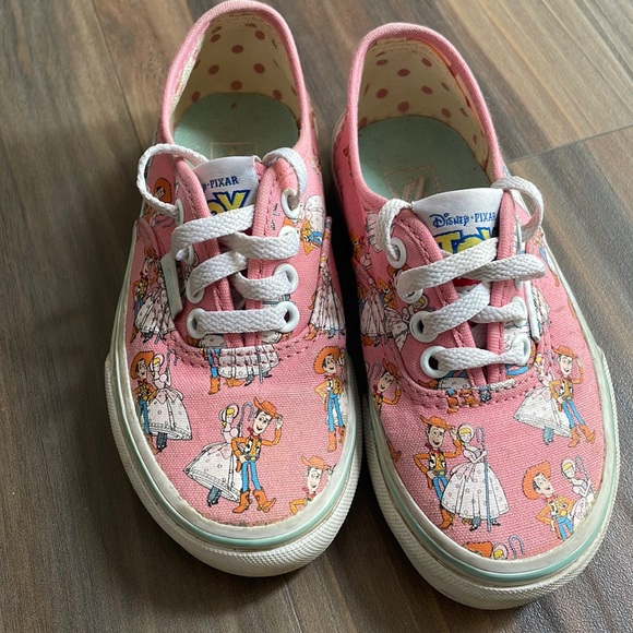 VANS- limited edition Disney collaboration - Picture 1 of 9
